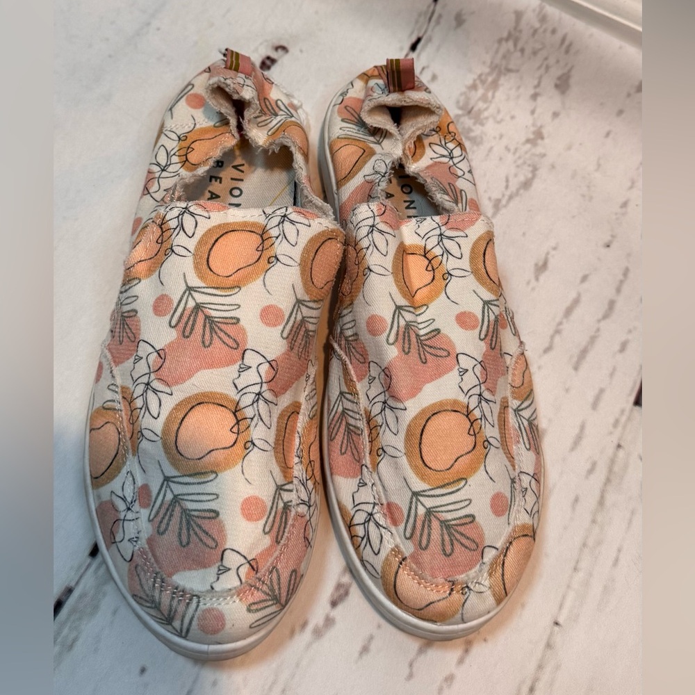 Vionic Slip-on Malibu style Peach and Pink Sneakers